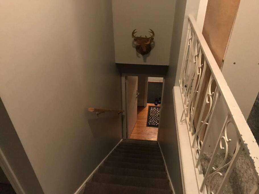 Artistic Near Downtown Apartment *